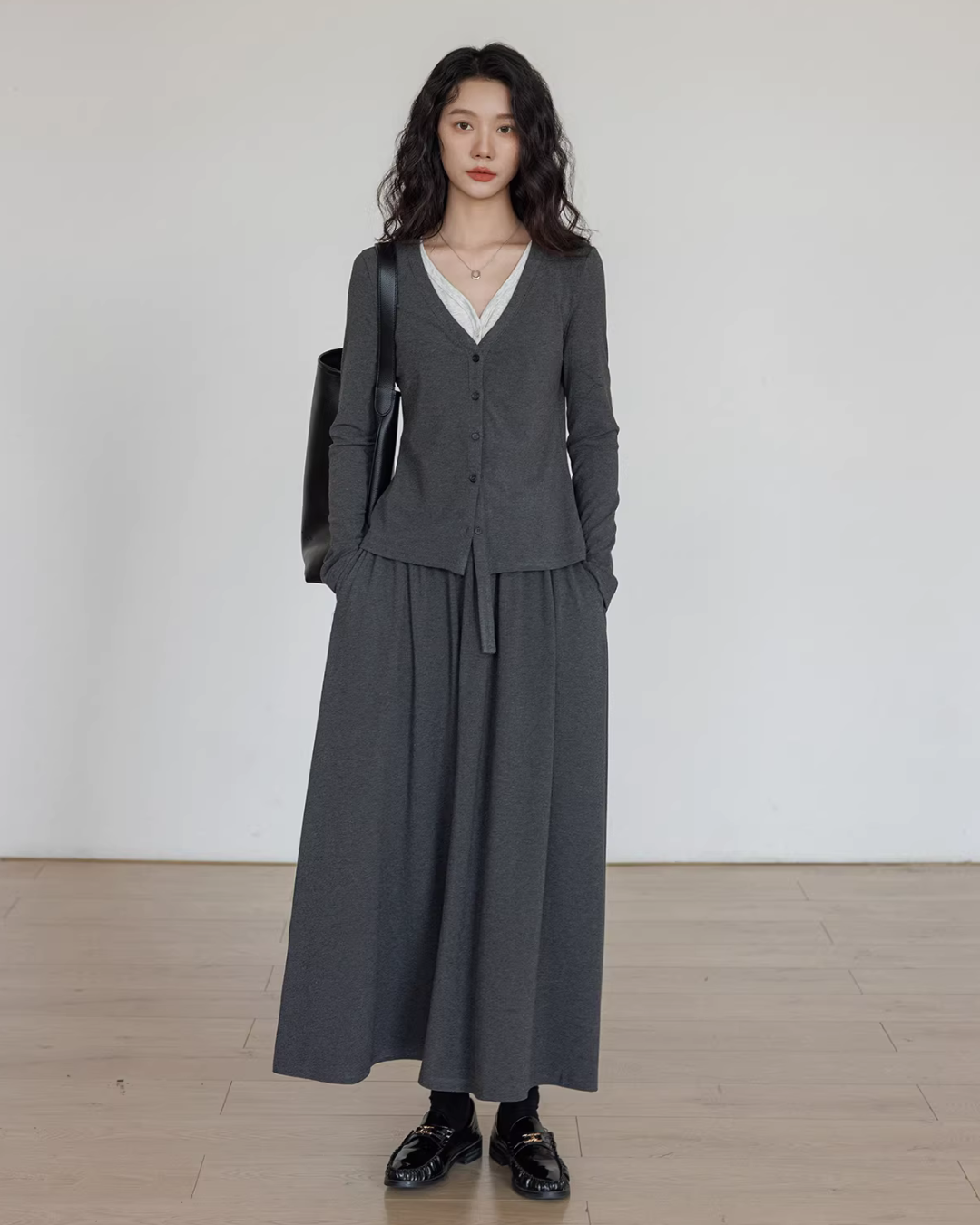 V-neck Basic Top / Long Skirt V-neck Basic Top / Long Skirt