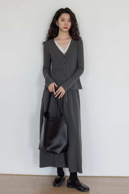 V-neck Basic Top / Long Skirt