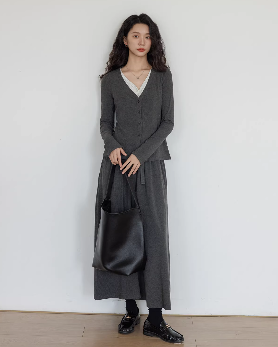 V-neck Basic Top / Long Skirt V-neck Basic Top / Long Skirt