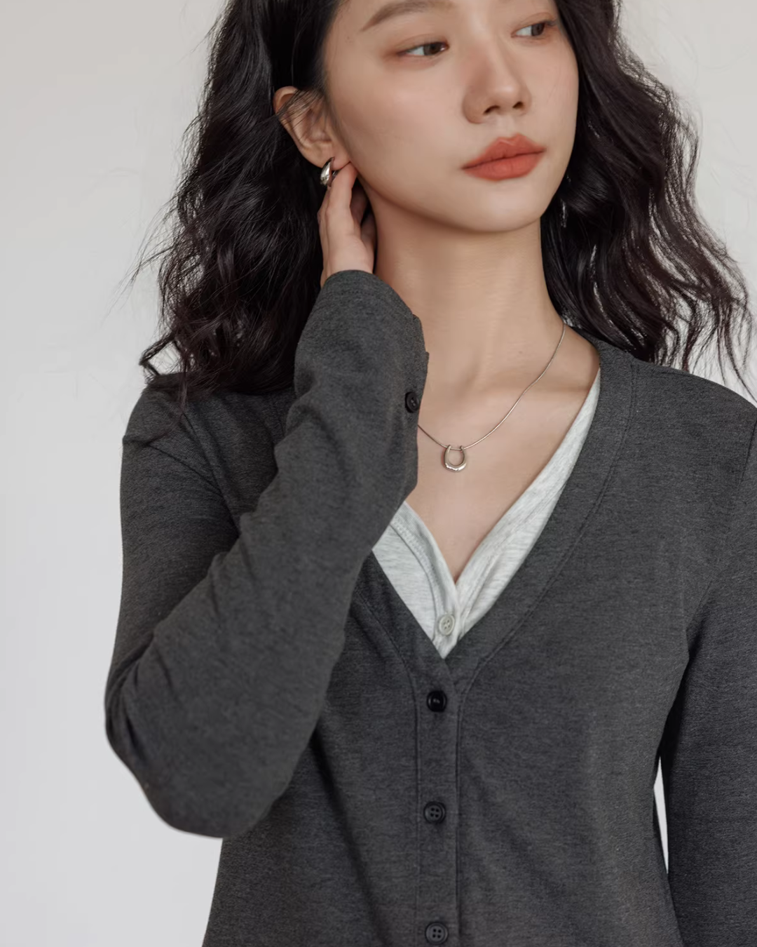 V-neck Basic Top / Long Skirt V-neck Basic Top / Long Skirt