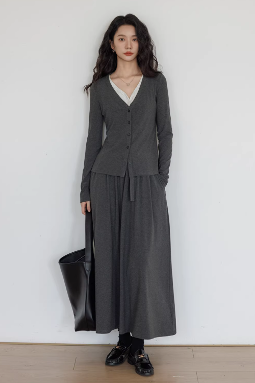 V-neck Basic Top / Long Skirt