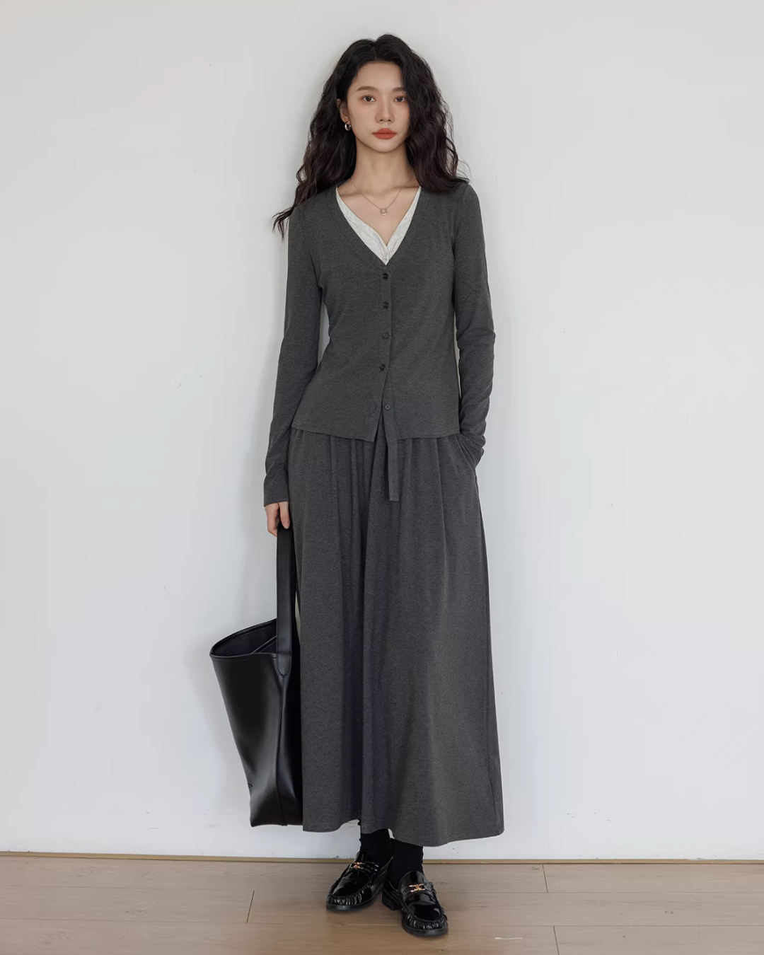 V-neck Basic Top / Long Skirt V-neck Basic Top / Long Skirt