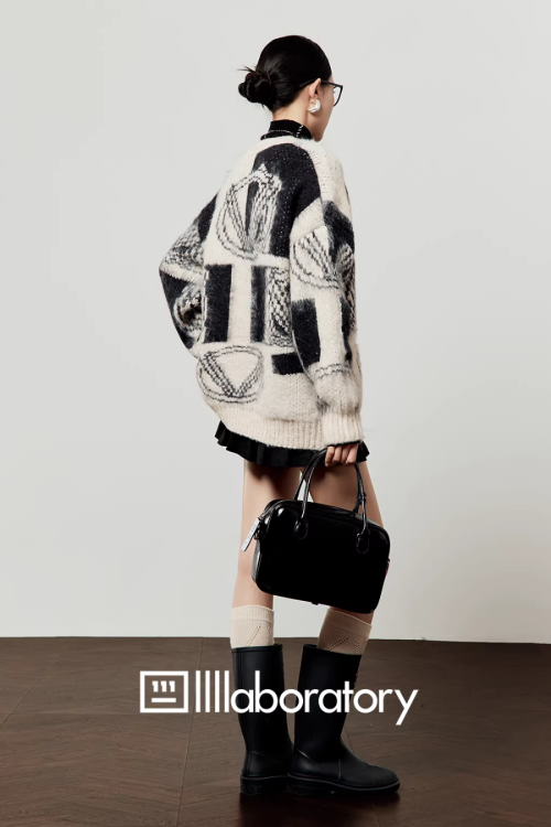 V-Neck Color Block Cardigan / Pleated Skirt / Black Layer Top