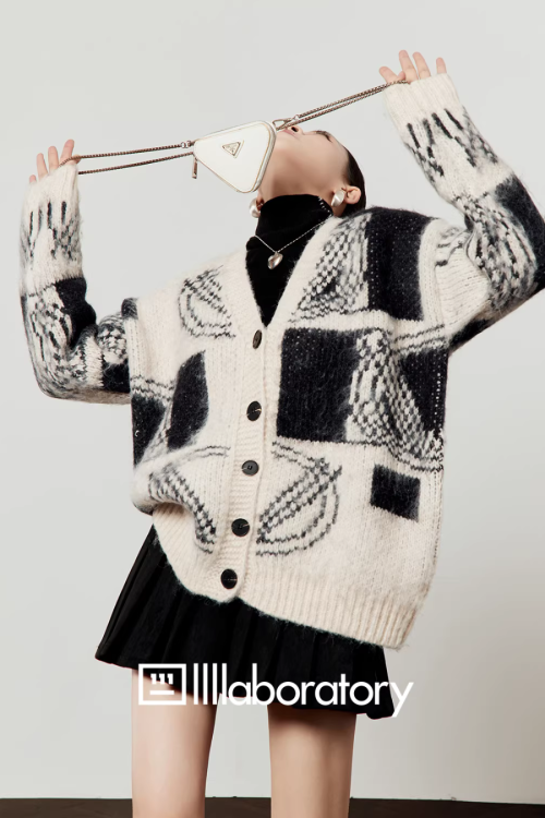 V-Neck Color Block Cardigan / Pleated Skirt / Black Layer Top