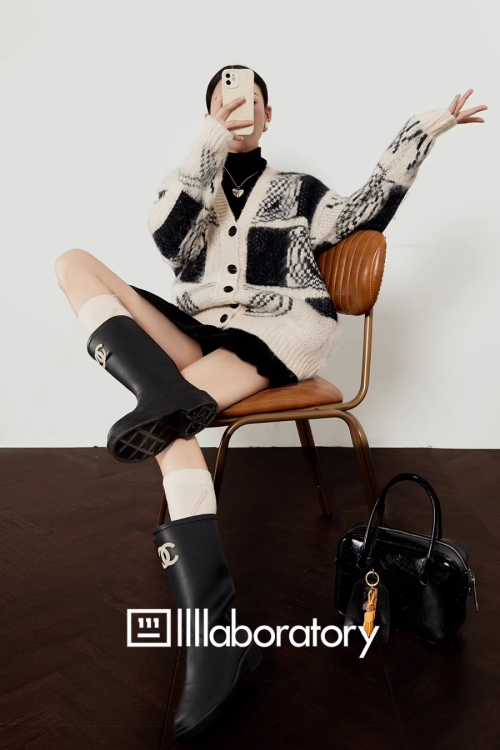 V-Neck Color Block Cardigan / Pleated Skirt / Black Layer Top