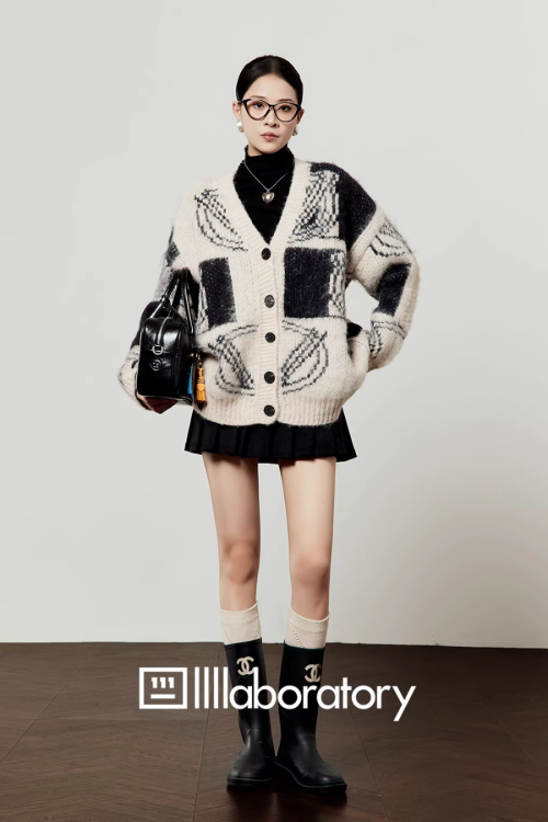 V-Neck Color Block Cardigan / Pleated Skirt / Black Layer Top