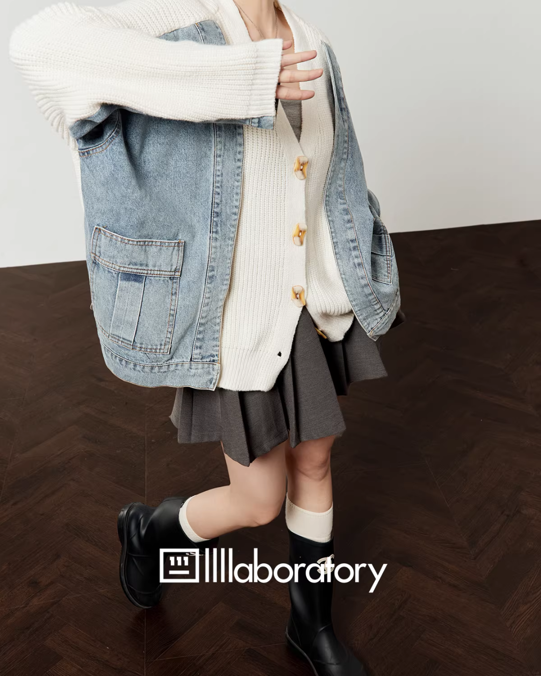 V-Neck Denim Docking Knit Cardigan V-Neck Denim Docking Knit Cardigan