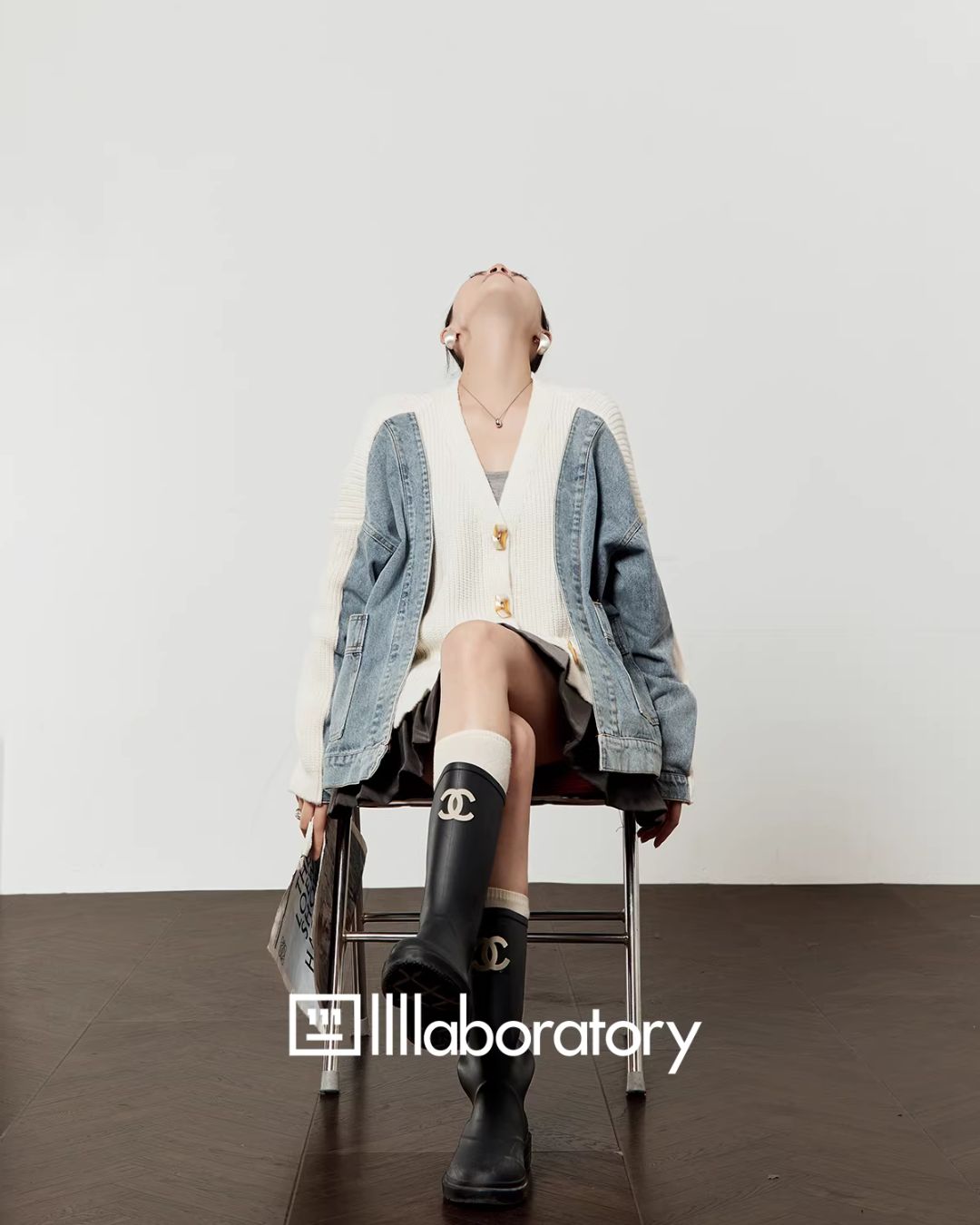 V-Neck Denim Docking Knit Cardigan V-Neck Denim Docking Knit Cardigan