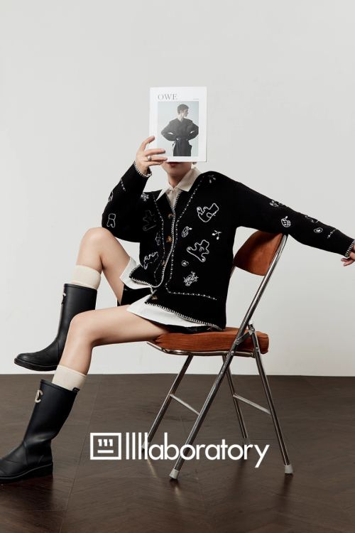 V-Neck Knit Cardigan / Leather Mini Skirt