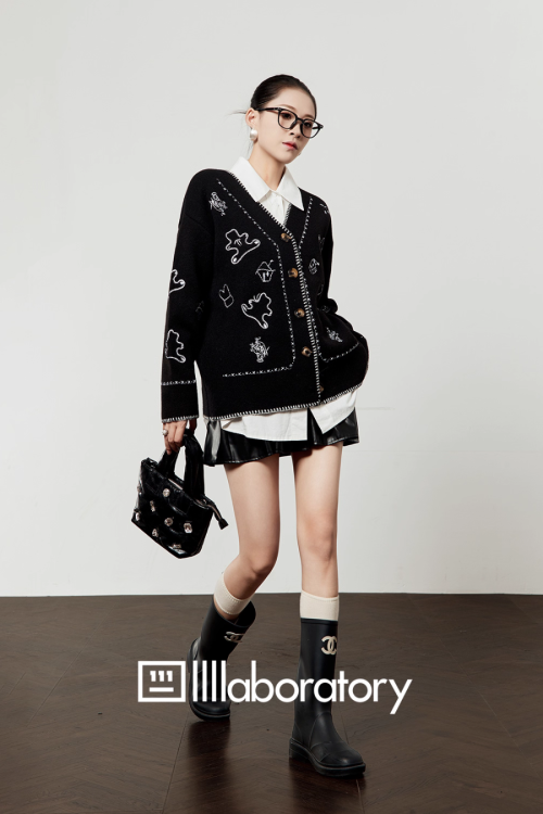 V-Neck Knit Cardigan / Leather Mini Skirt