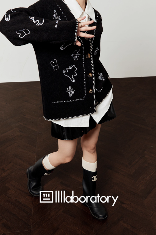 V-Neck Knit Cardigan / Leather Mini Skirt