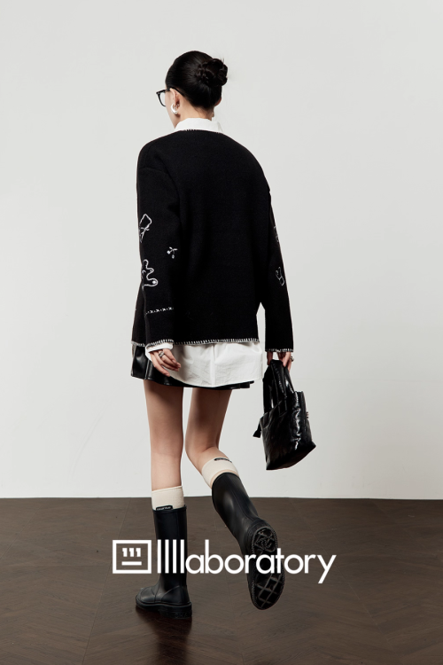 V-Neck Knit Cardigan / Leather Mini Skirt