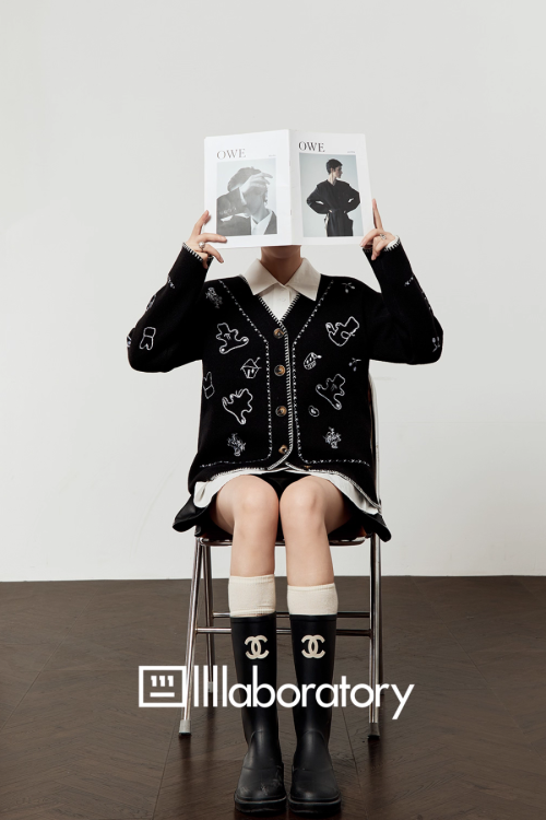 V-Neck Knit Cardigan / Leather Mini Skirt