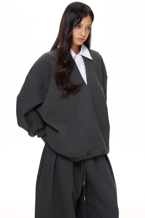 V-Neck Knit Top / Loose Sweatpants