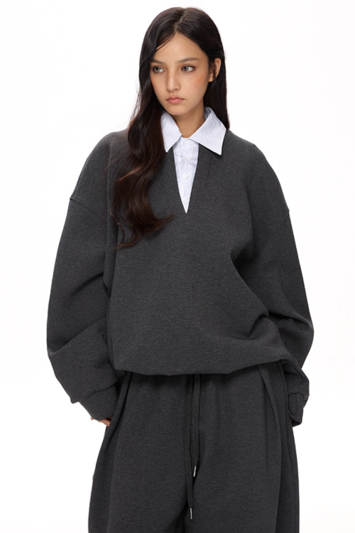 V-Neck Knit Top / Loose Sweatpants