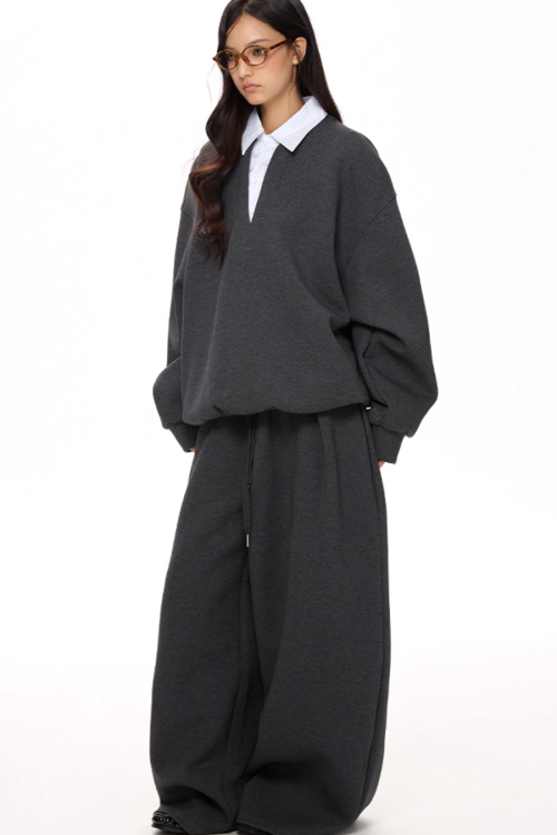 V-Neck Knit Top / Loose Sweatpants