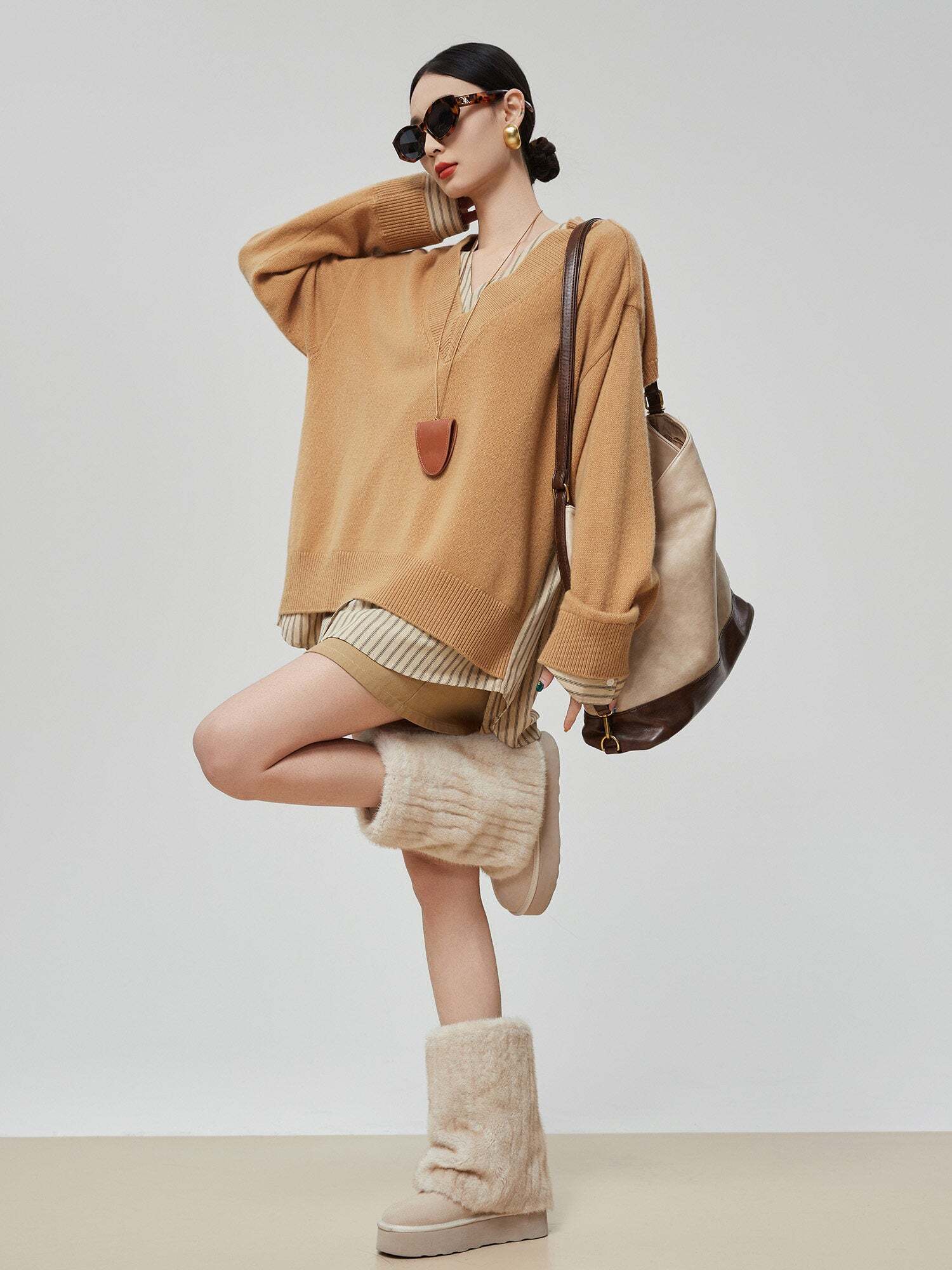 V-Neck Long Sleeve Knit Docking Shirt V-Neck Long Sleeve Knit Docking Shirt