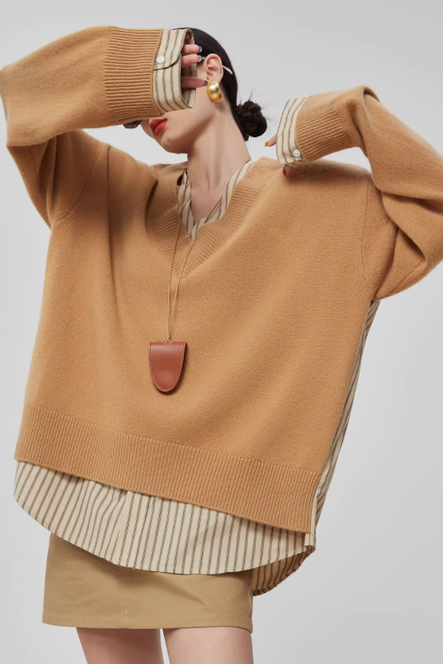 V-Neck Long Sleeve Knit Docking Shirt