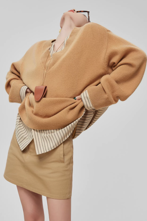 V-Neck Long Sleeve Knit Docking Shirt