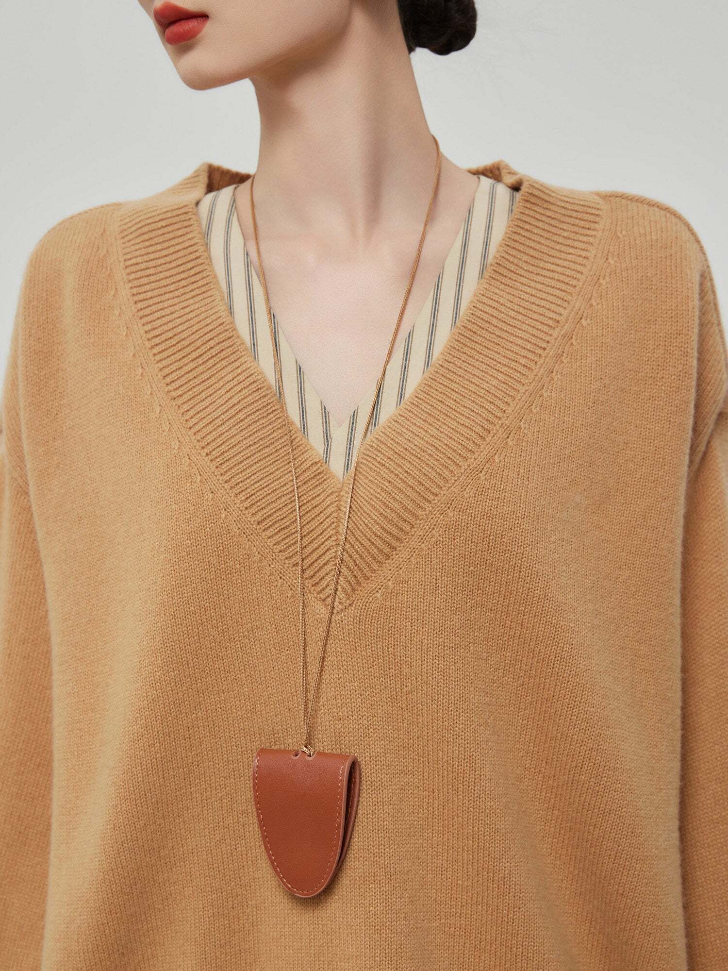 V-Neck Long Sleeve Knit Docking Shirt V-Neck Long Sleeve Knit Docking Shirt