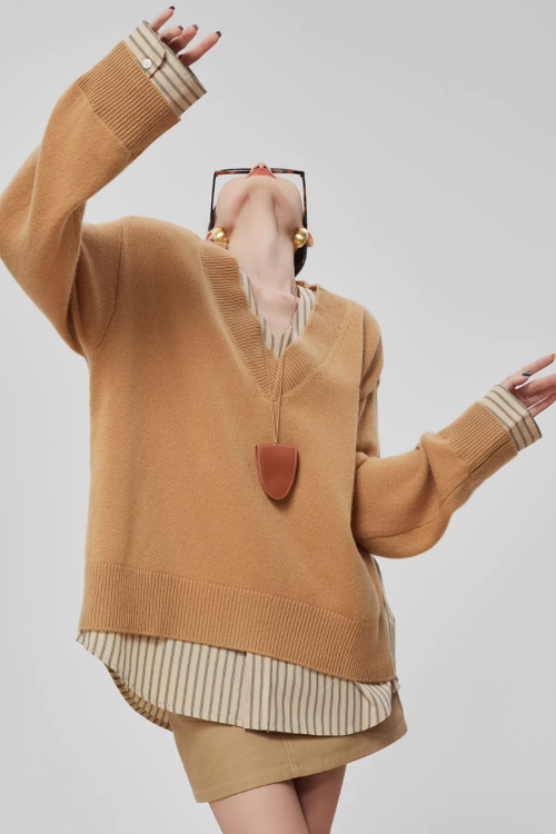 V-Neck Long Sleeve Knit Docking Shirt