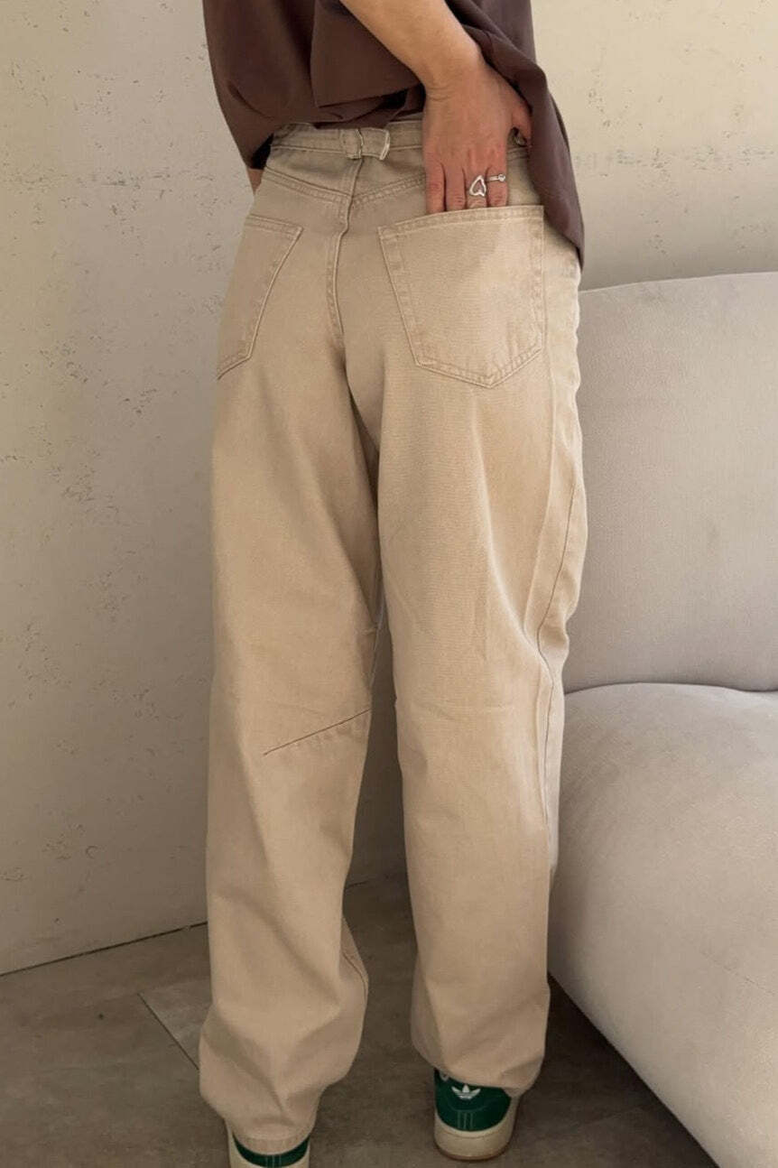 Vintage High-Waist Straight-Leg Jeans Vintage High-Waist Straight-Leg Jeans