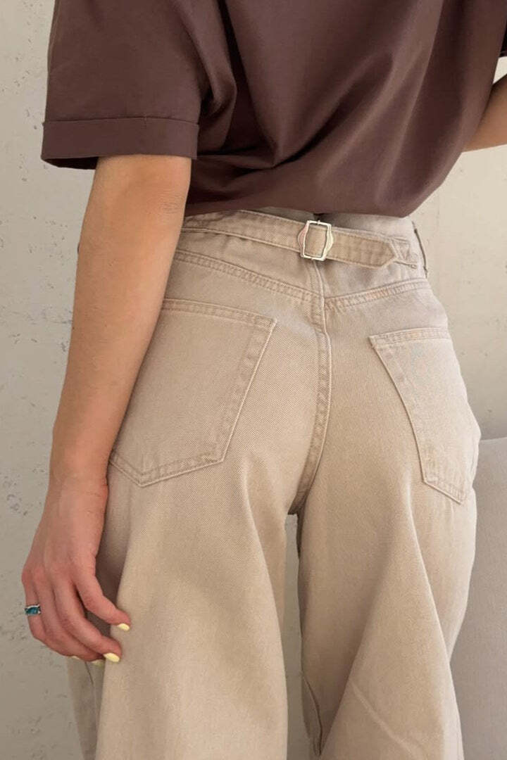 Vintage High-Waist Straight-Leg Jeans Vintage High-Waist Straight-Leg Jeans