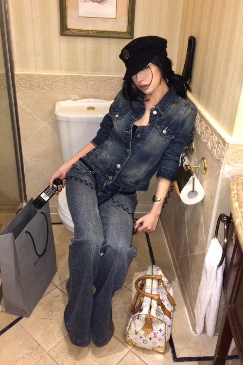 Washed Short Denim Jacket / Flare Slim Jeans