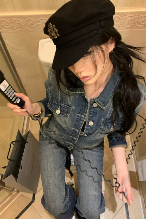 Washed Short Denim Jacket / Flare Slim Jeans