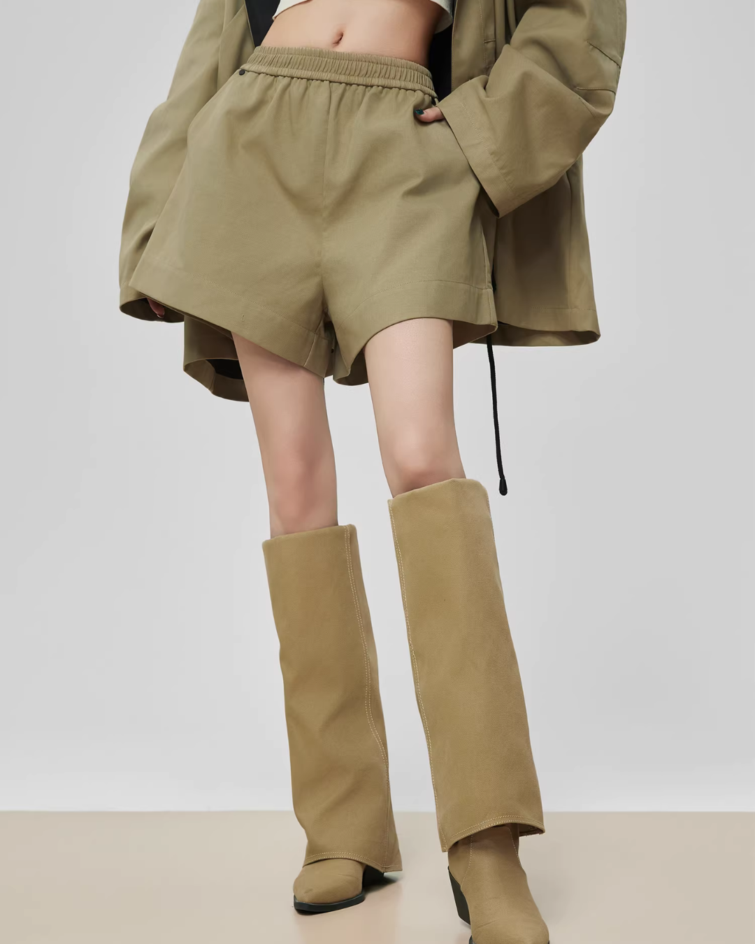 Wind Hooded Trench Coat / High-Waist Shorts Wind Hooded Trench Coat / High-Waist Shorts