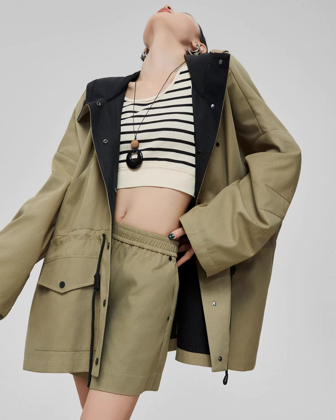 Wind Hooded Trench Coat / High-Waist Shorts Wind Hooded Trench Coat / High-Waist Shorts