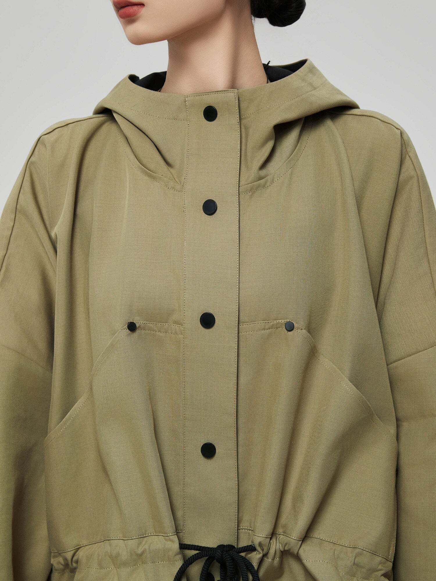 Wind Hooded Trench Coat / High-Waist Shorts Wind Hooded Trench Coat / High-Waist Shorts