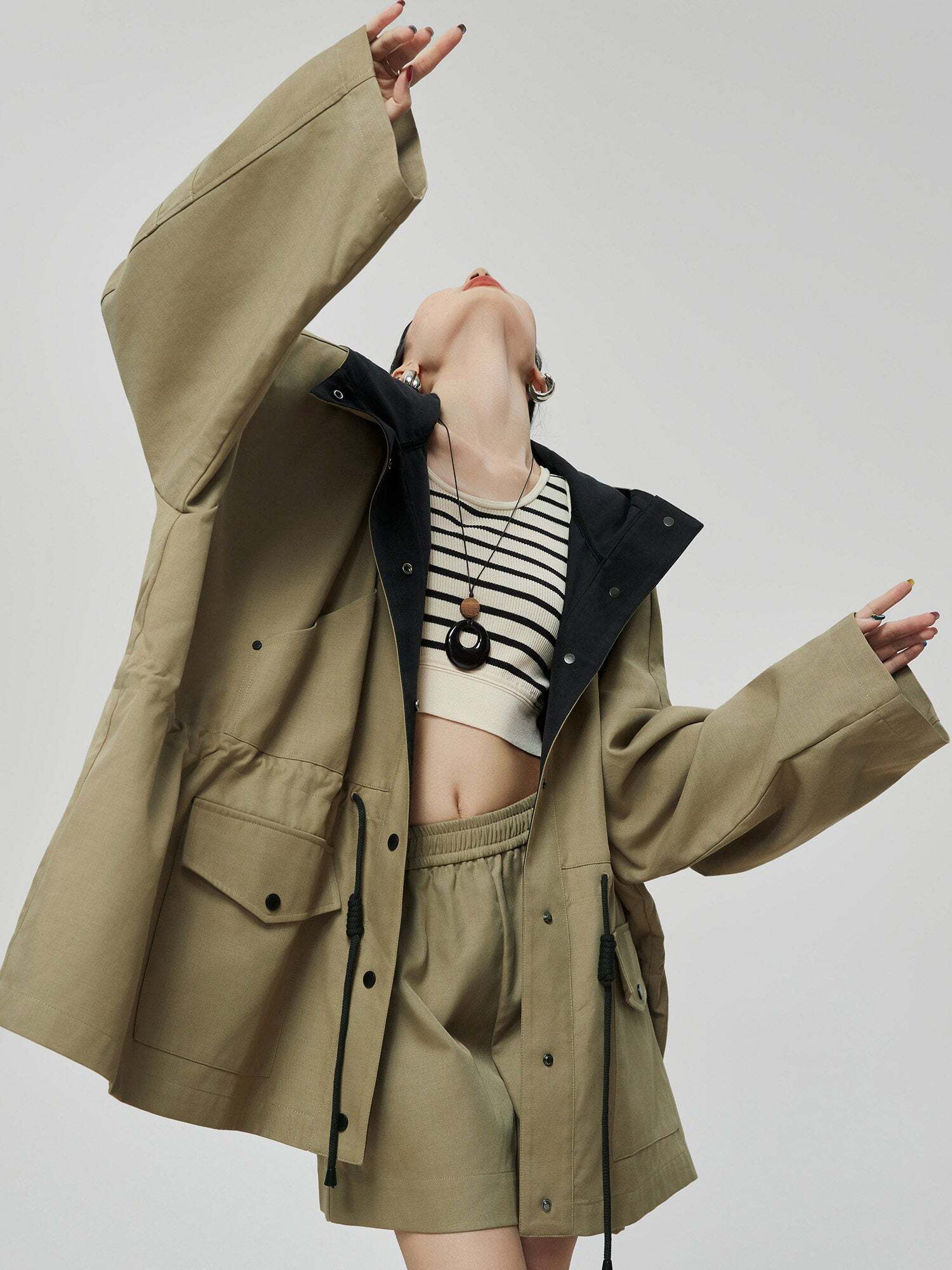 Wind Hooded Trench Coat / High-Waist Shorts Wind Hooded Trench Coat / High-Waist Shorts