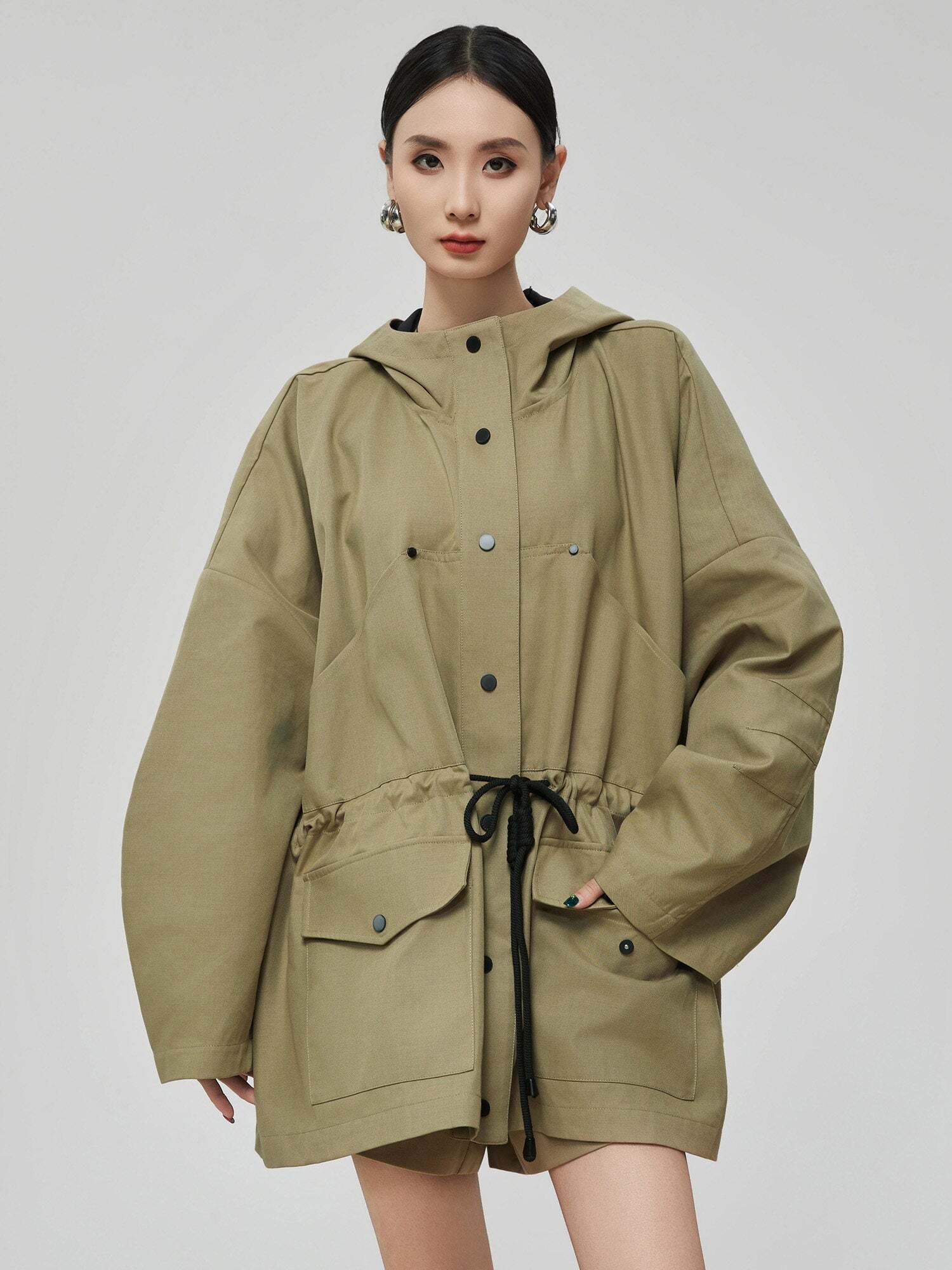 Wind Hooded Trench Coat / High-Waist Shorts Wind Hooded Trench Coat / High-Waist Shorts